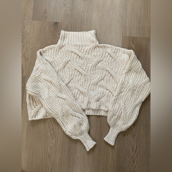 Free People cropped sweater. White/cream. Excellent condition, worn twice. XS. - Picture 1 of 3